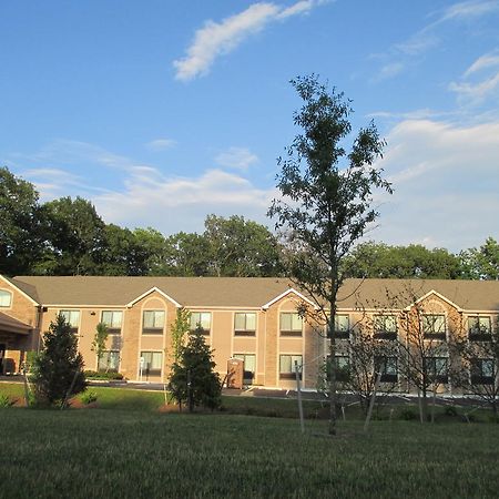 Red Carpet Inn And Suites Monmouth Junction Exterior foto