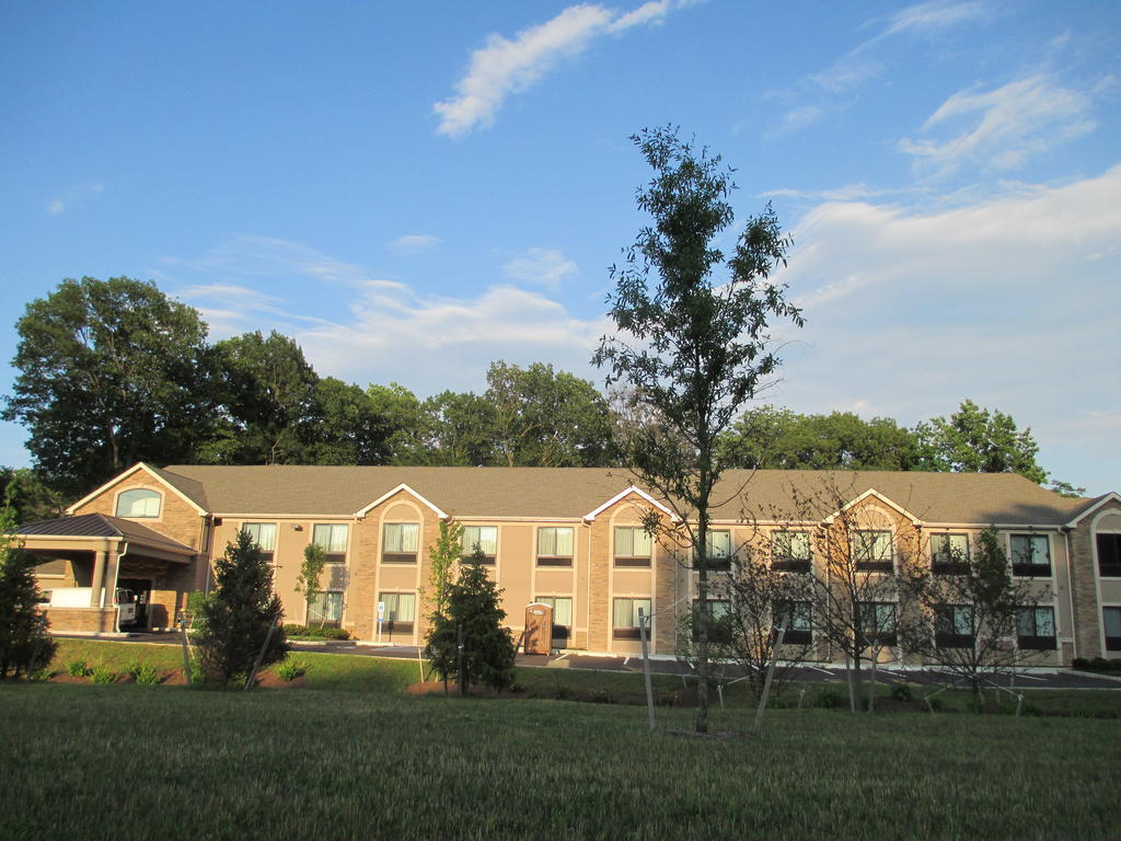 Red Carpet Inn And Suites Monmouth Junction Exterior foto