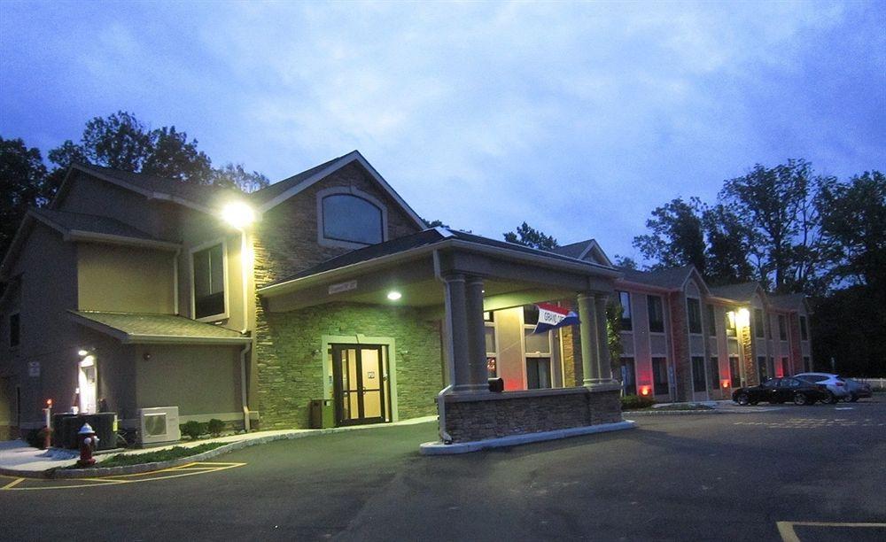 Red Carpet Inn And Suites Monmouth Junction Exterior foto